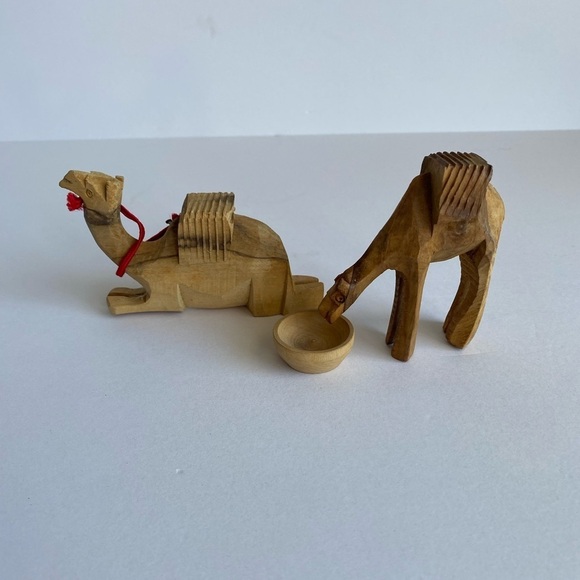 Set Of 2‎ Wooden Carved Camels With Drinking Bowl Small Miniatures Nativity - Picture 5 of 13